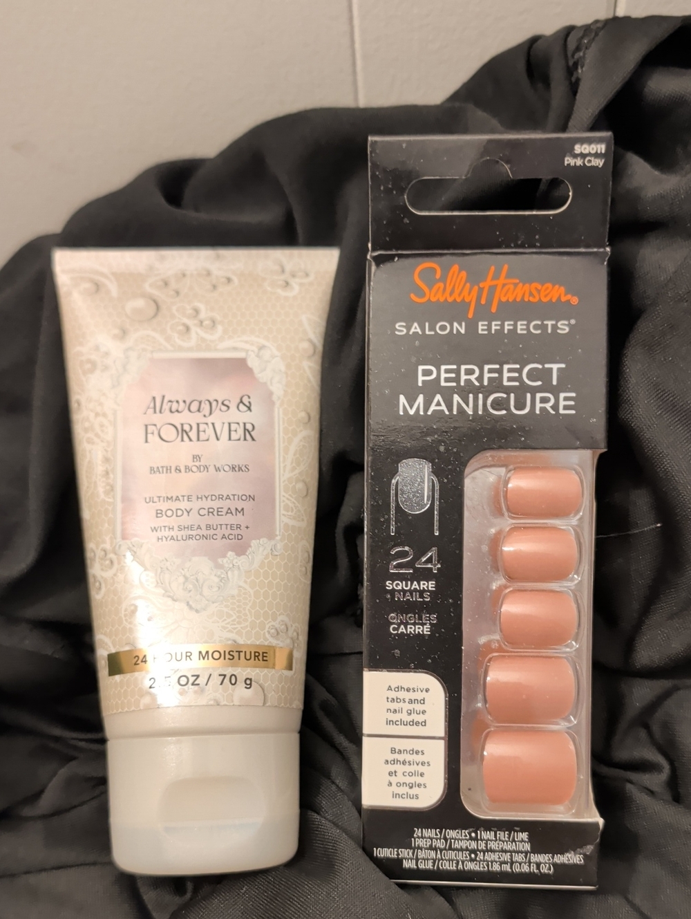 Perfect Manicure Press-On Nails in Pink Clay With Bath And Body Works Lotion